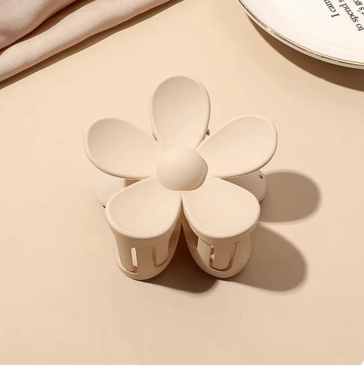Cream – Flower-Shaped Matte Hair Claw Clip